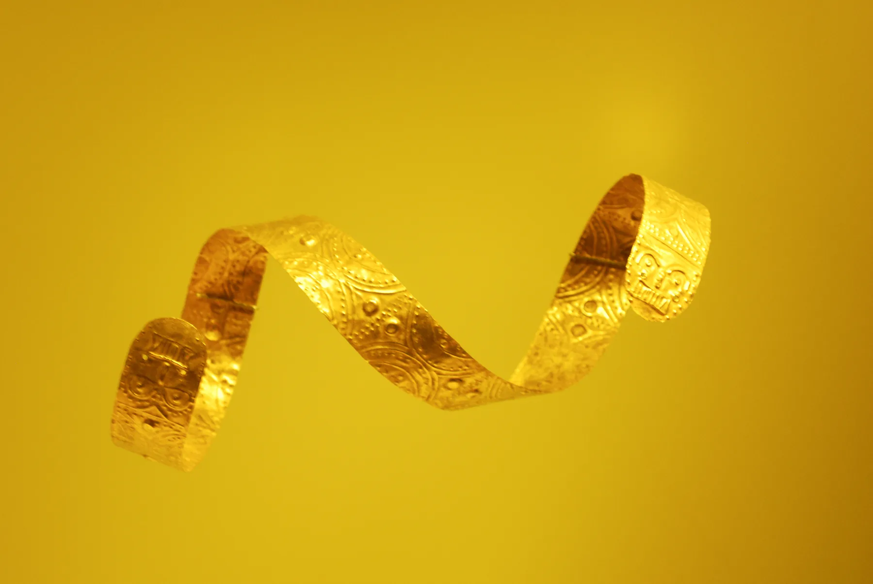 Bracelete de ouro pré-colombiano