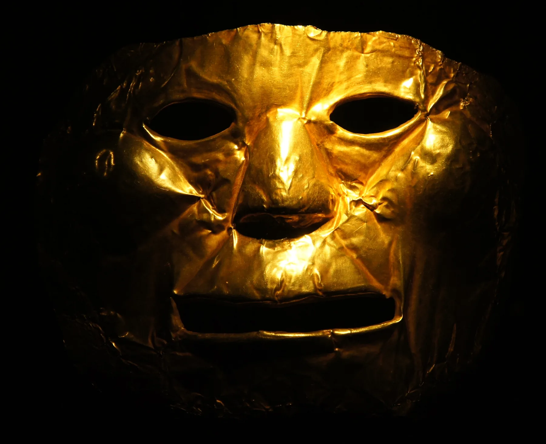 Máscara funerária em ouro